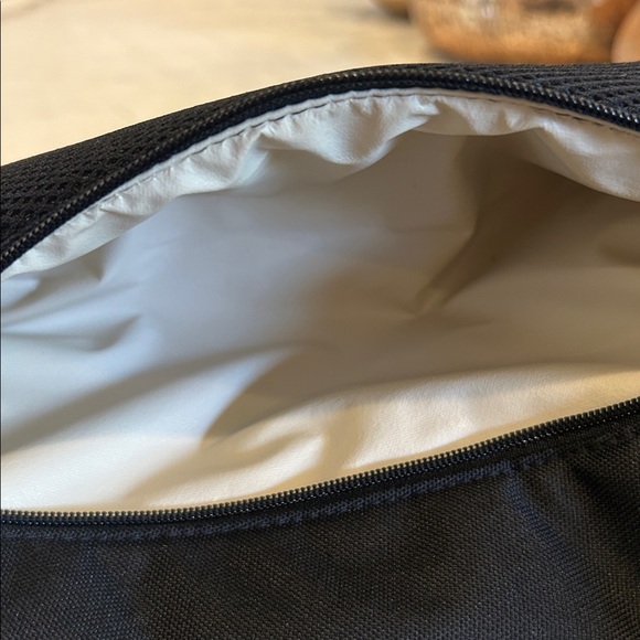 Black Crossbody Sling Bag - Picture 6 of 10